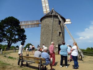 Moulin toutes voiles au vent